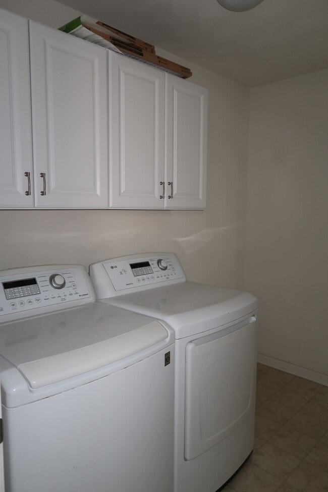 Building Photo - 5816 Reon Ct