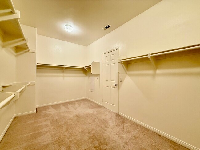 Building Photo - 13642 Pinnacle Way