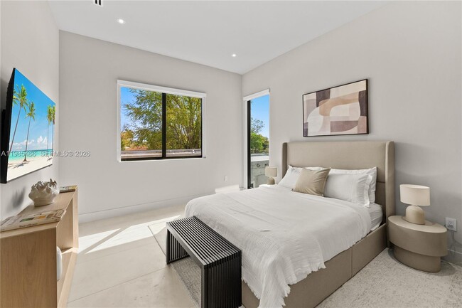 Building Photo - 245 NE 116th St