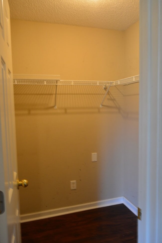 Building Photo - Under repair!