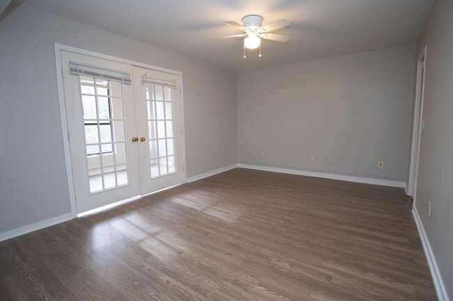 Building Photo - 3001 Village Creek Dr