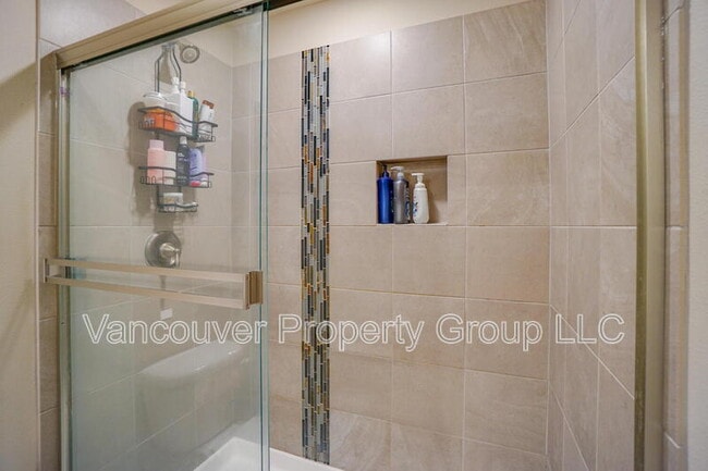 Building Photo - 7120 NE 153rd Pl