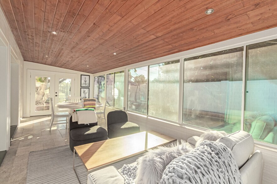 Building Photo - 1935 E Coolidge St