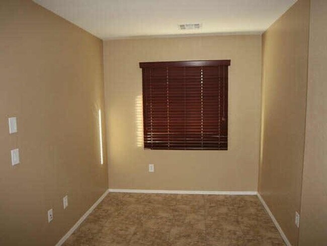 Building Photo - AVAILABLE NOW IN THE GARDENS GILBERT!!!