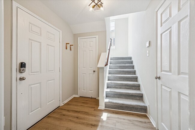 Building Photo - 3319 Leading Point Dr