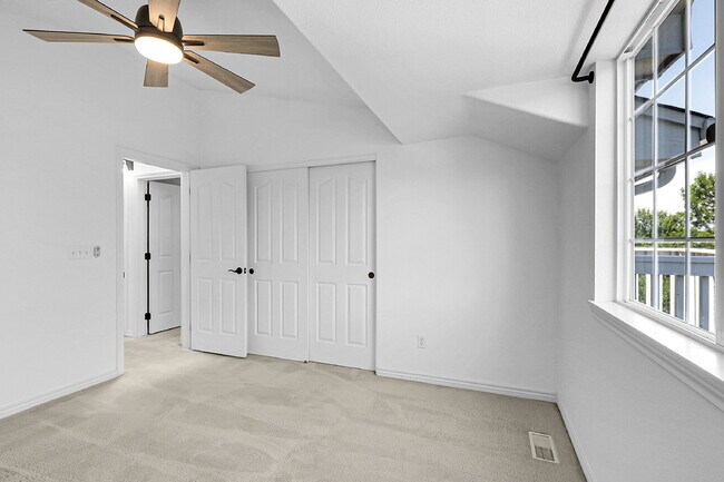 Building Photo - $2,640.95- 3 Bed, 3 Bath Townhome in Aurora with Central AC, In Unit Laundry and Patio Space!