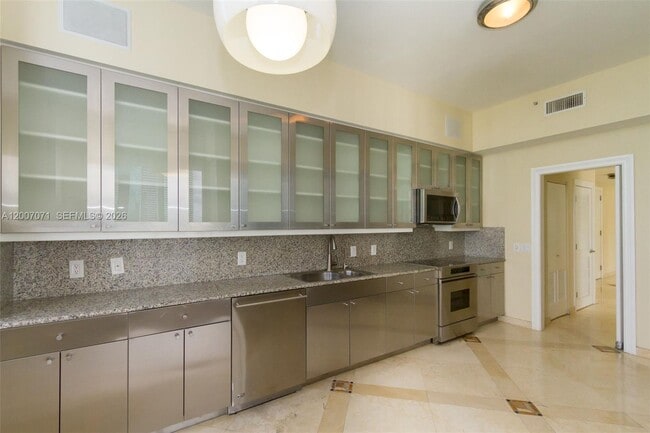 Building Photo - 888 Brickell Key Dr