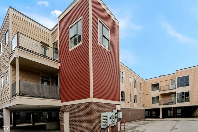 Building Photo - 233 E St Joseph St