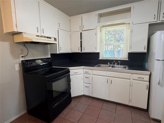 Building Photo - 3929 NW 32nd St