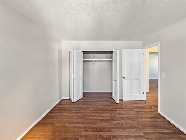 Building Photo - 6 Venice St