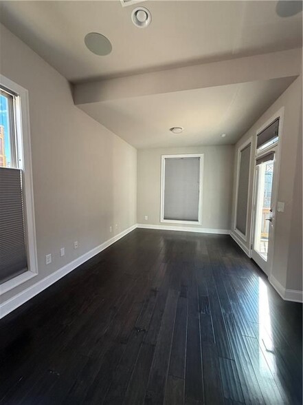 Building Photo - 251 Franklin Rd