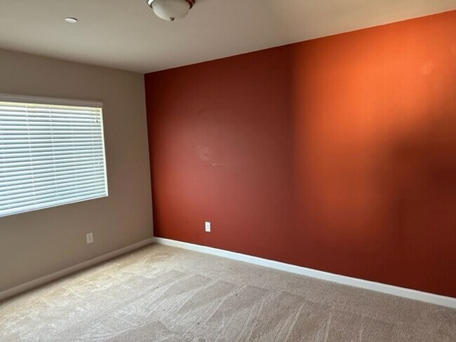 Building Photo - Desirable Woodbury Estates