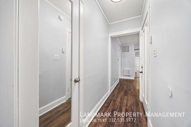 Building Photo - 3817 N Sawyer Ave