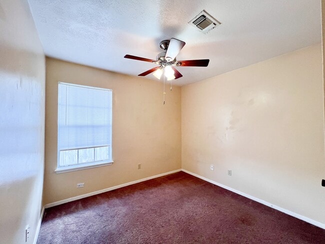 Building Photo - 707 Ruth Ct