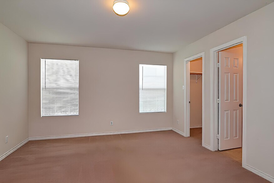 Building Photo - 7818 Kingsbury Wood