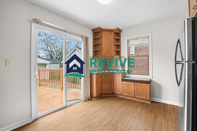 Building Photo - 9725 Fox Ave