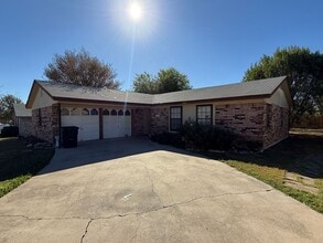 Building Photo - AVAILABLE NOW!