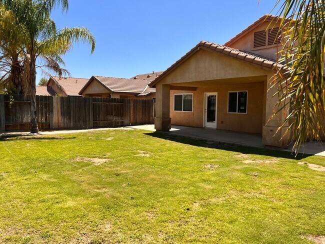 Building Photo - Northwest Bakersfield