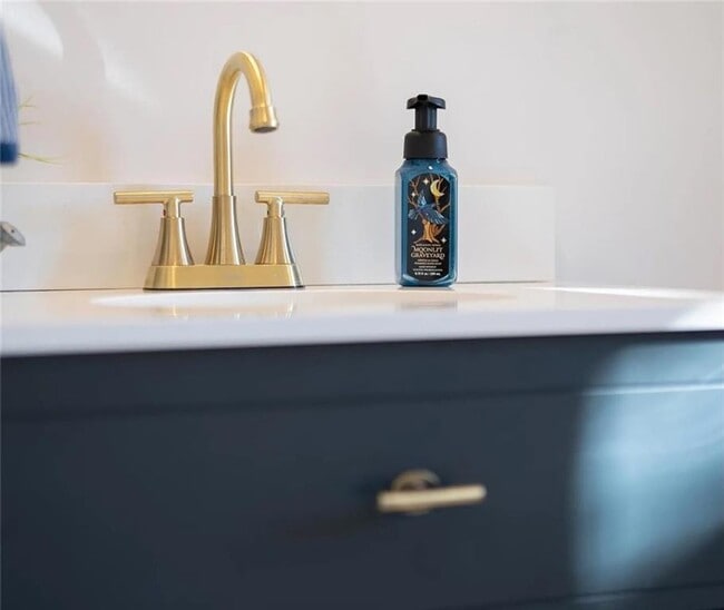 Building Photo - 262 Woodhill Rd