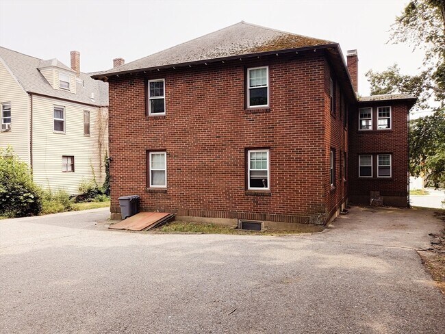 Building Photo - 1667 Centre St