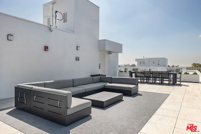 Building Photo - 2600 S Sepulveda Blvd