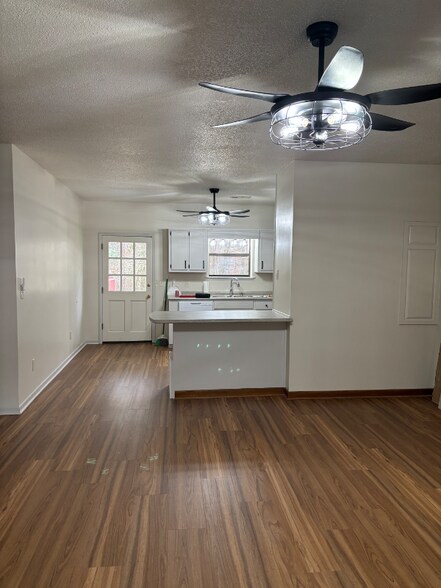 Building Photo - 3027 Waterworks Rd