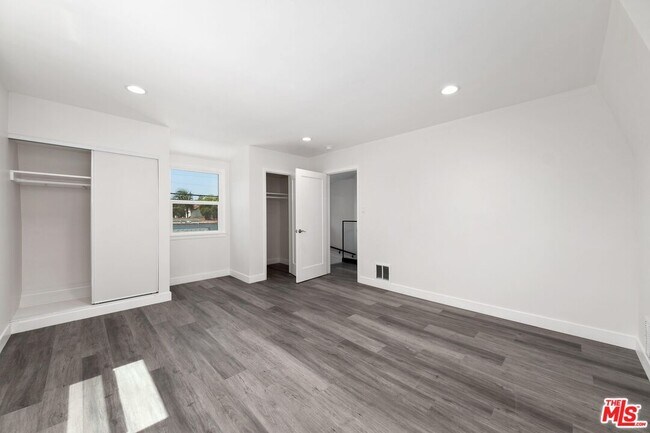 Building Photo - 8918 Cadillac Ave