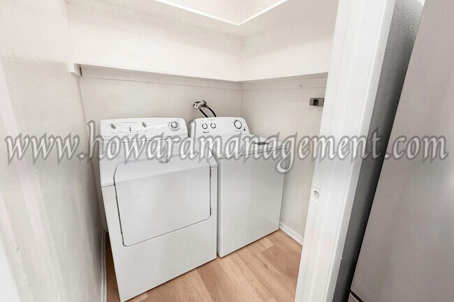 Building Photo - LAKE VIEW in LA! Majestic townhouse with high ceilings, three patios and lake view!
