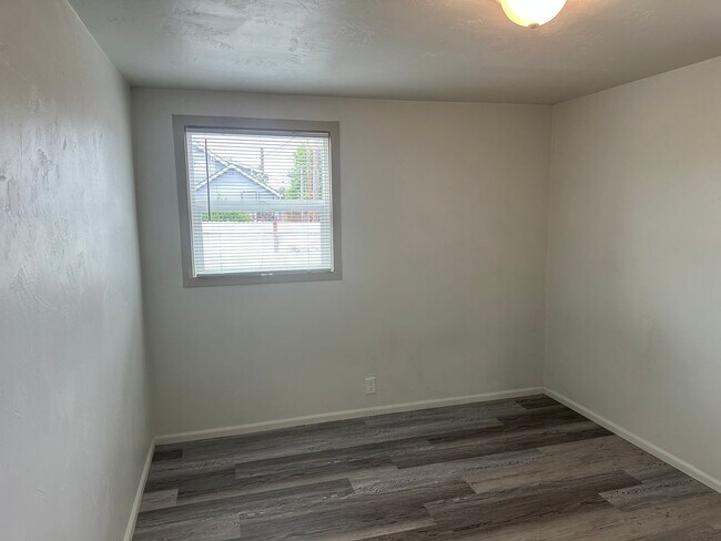 Building Photo - 1232 D St