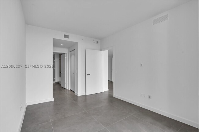 Building Photo - 501 NE 31st St