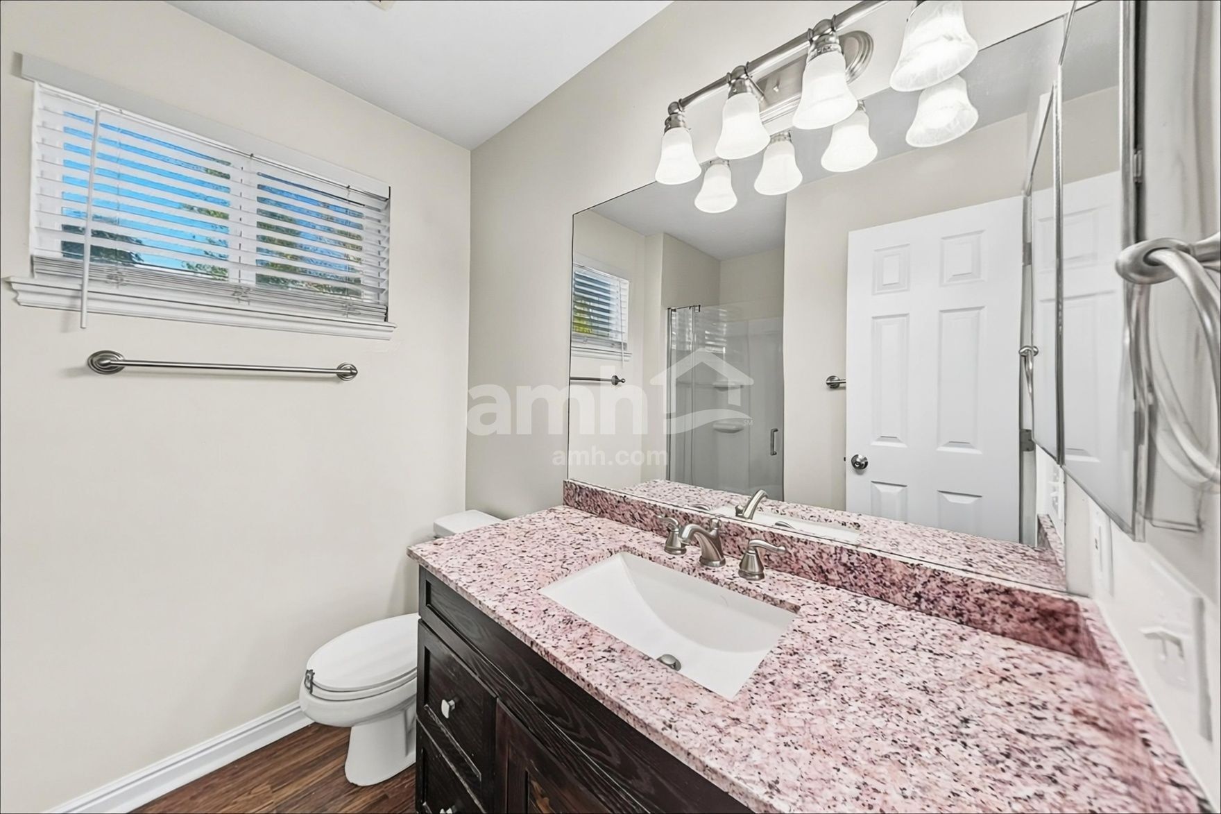 Building Photo - 860 Country Club Dr