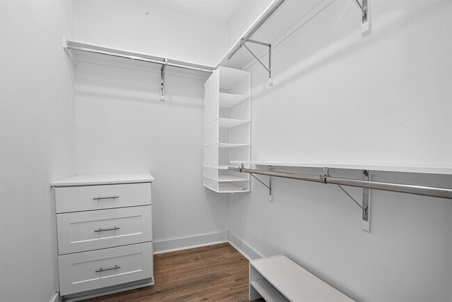 Building Photo - 1618 Ruthven St