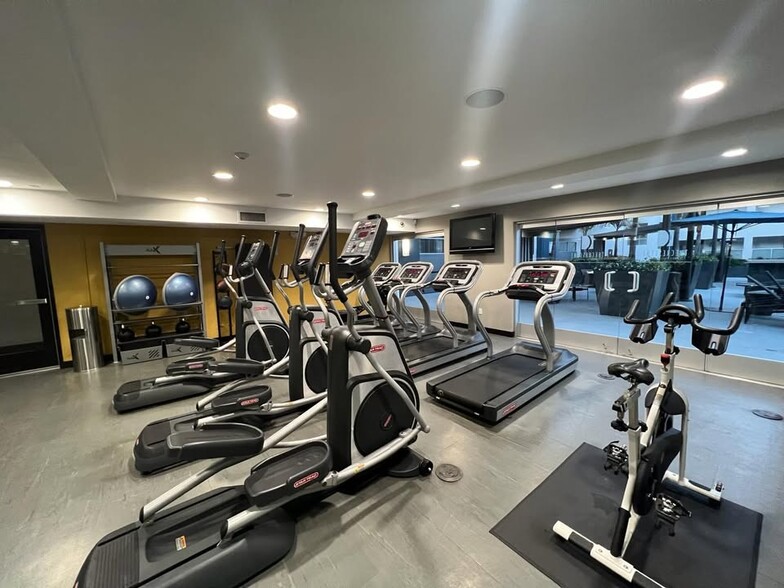 Building Photo - 1265 N Crescent Heights Blvd