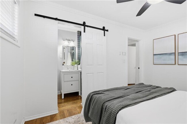 Building Photo - 2070 Drew Valley Rd NE