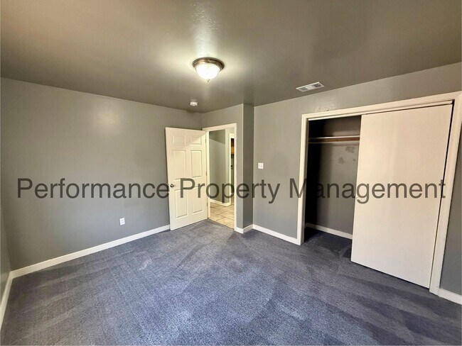 Building Photo - 326 Beardsley Ave