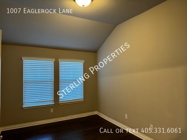 Building Photo - 1007 Eaglerock Ln