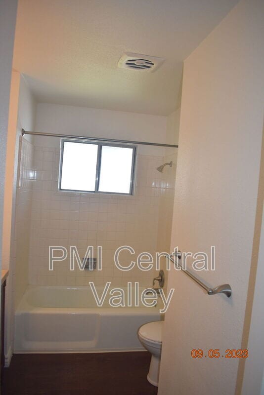 Building Photo - 280 Prado Way