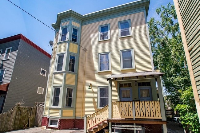 Building Photo - 35 1/2 Essex Street