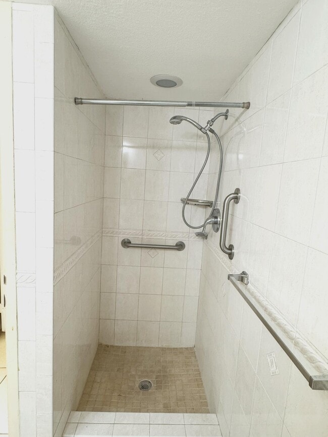 Building Photo - 301 Seville Dr