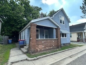 Building Photo - 44 Vandine Pl NE