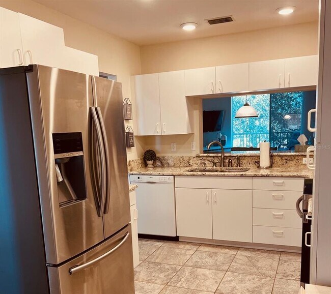 Building Photo - 9630 Club S Cir