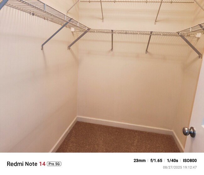 Building Photo - Vibrant Brambleton Condo Steps from Town C...