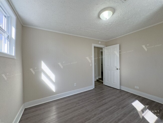 Building Photo - Charming 3-Bedroom, 1-Bathroom House in We...