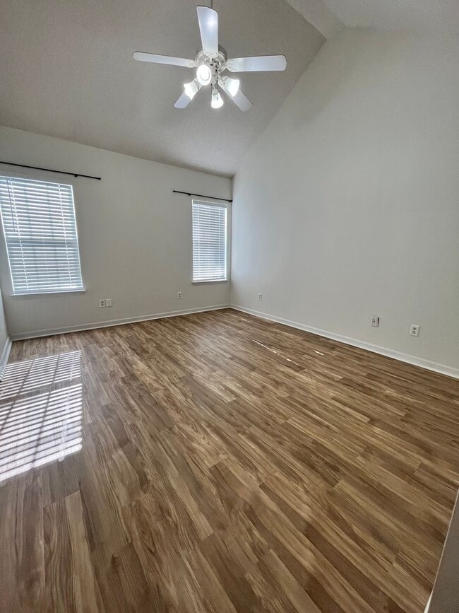 Building Photo - 715 Sark Dr
