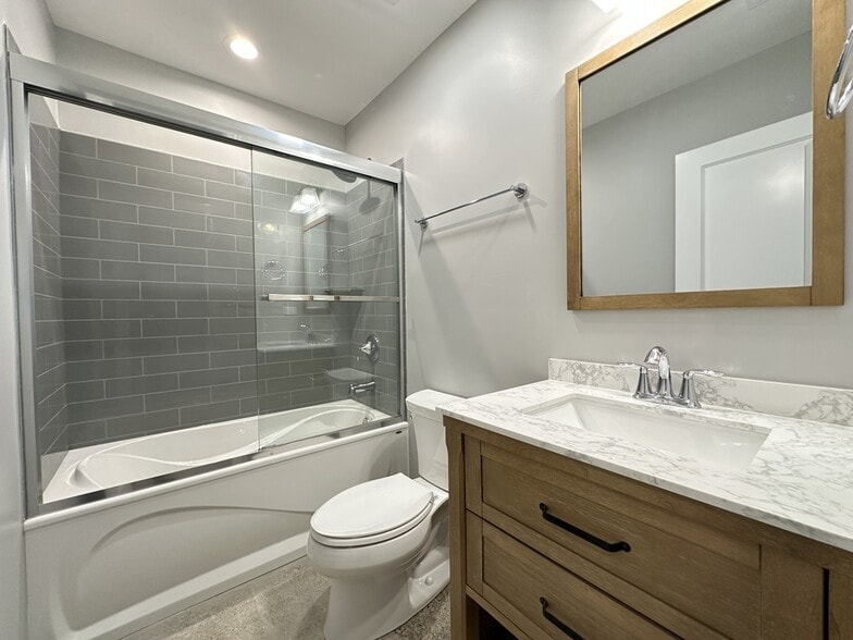 Building Photo - 527 N Springfield Ave