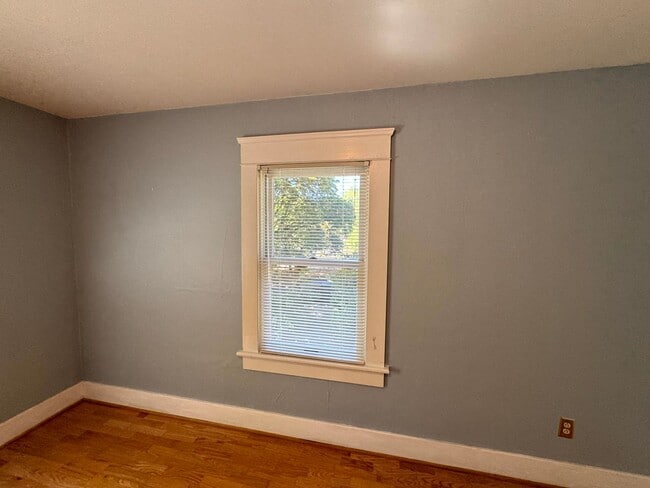 Building Photo - 4 Bedroom House Near Downtown Eugene