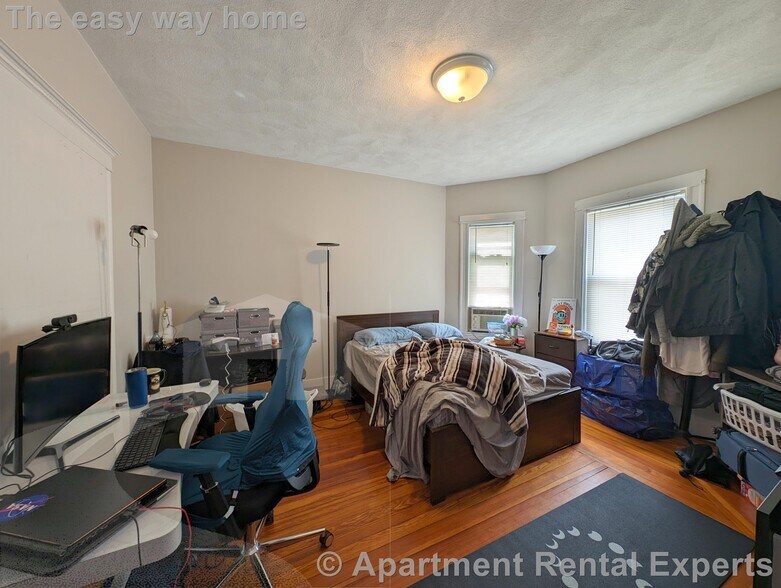 Building Photo - 35 Pearson Rd