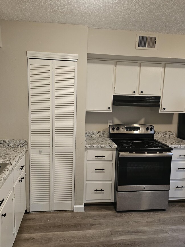 Building Photo - 5233 Flowering Peach Dr