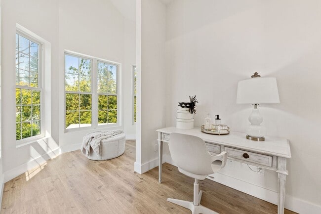Building Photo - $12,995 - Stunning Executive Estate in Wil...