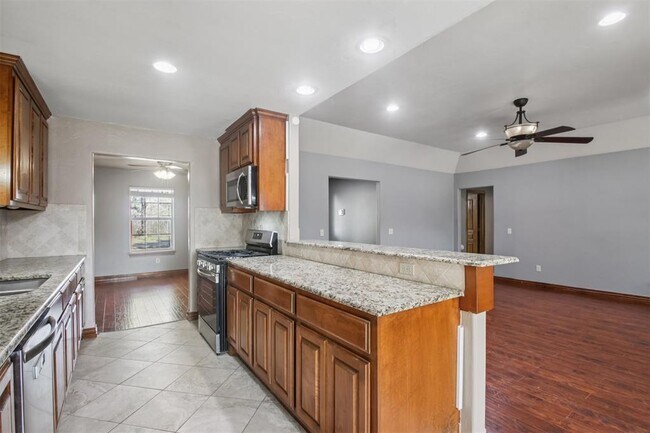 Building Photo - 10516 NW 16th St